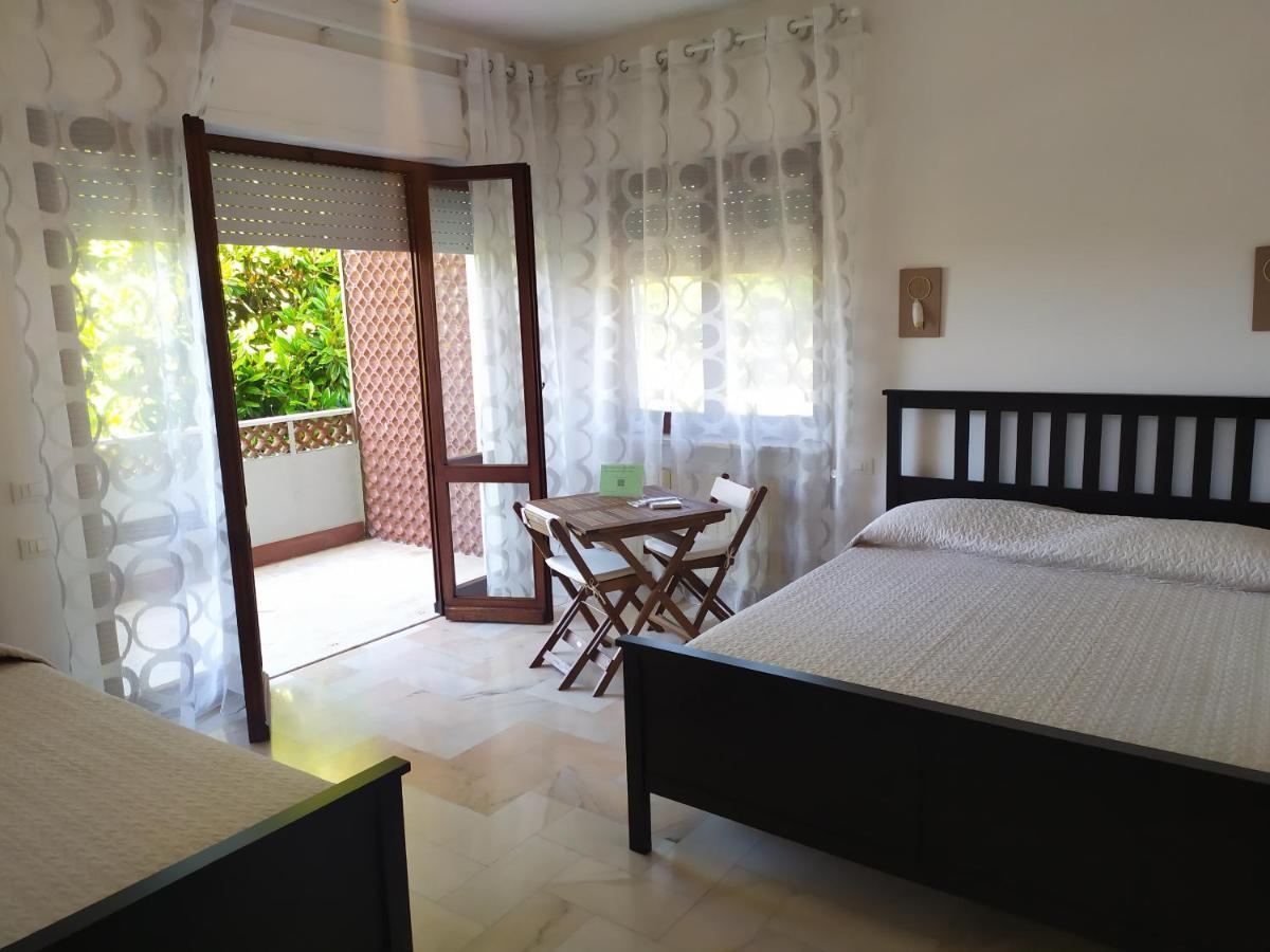 B&B Tra Mare E Marmo Marina Di Carrara Exterior foto