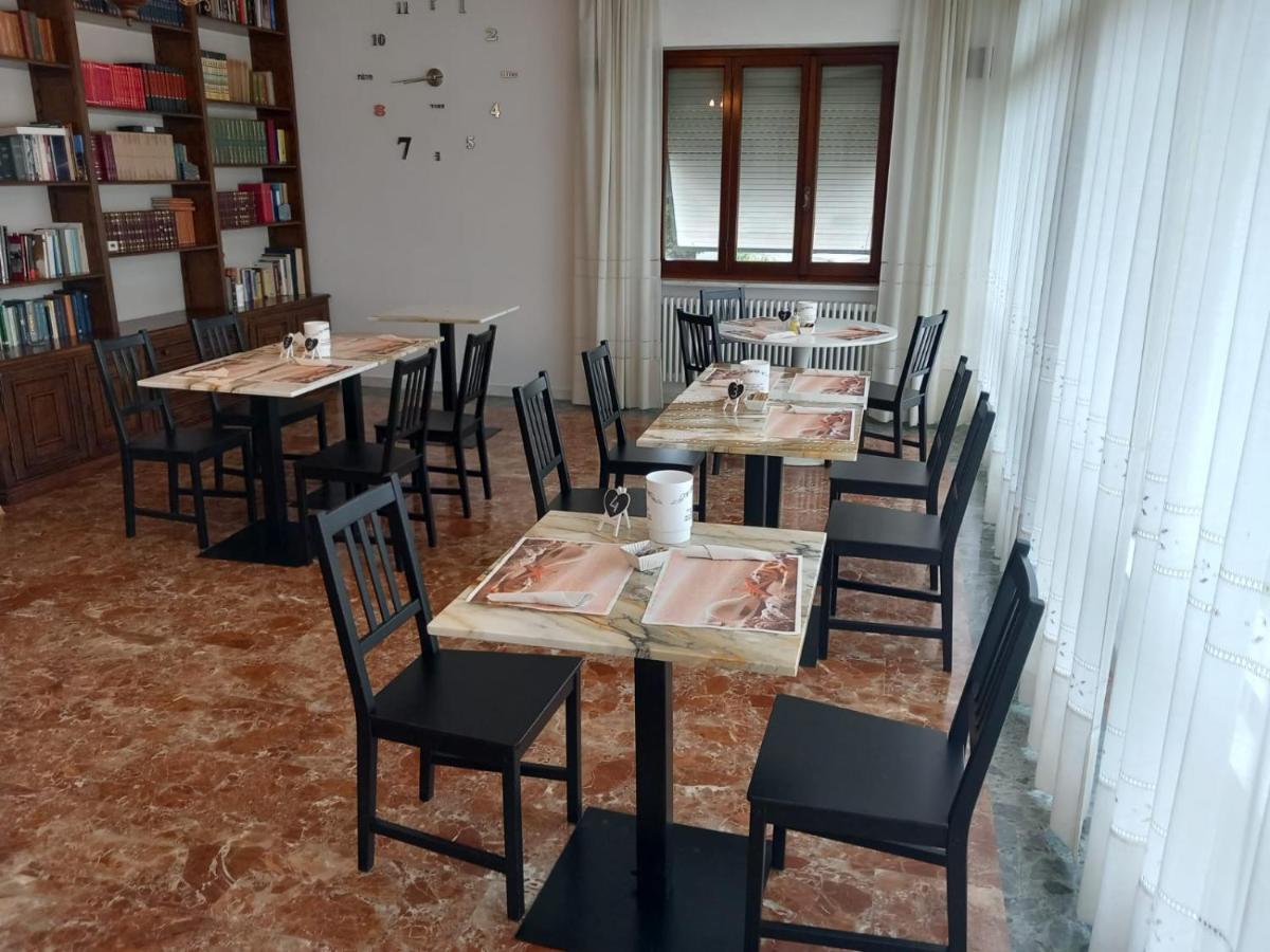 B&B Tra Mare E Marmo Marina Di Carrara Exterior foto